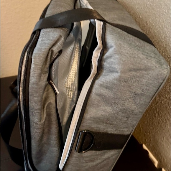 Gray and Black Insulated Casserole Tote - Picture 2 of 8